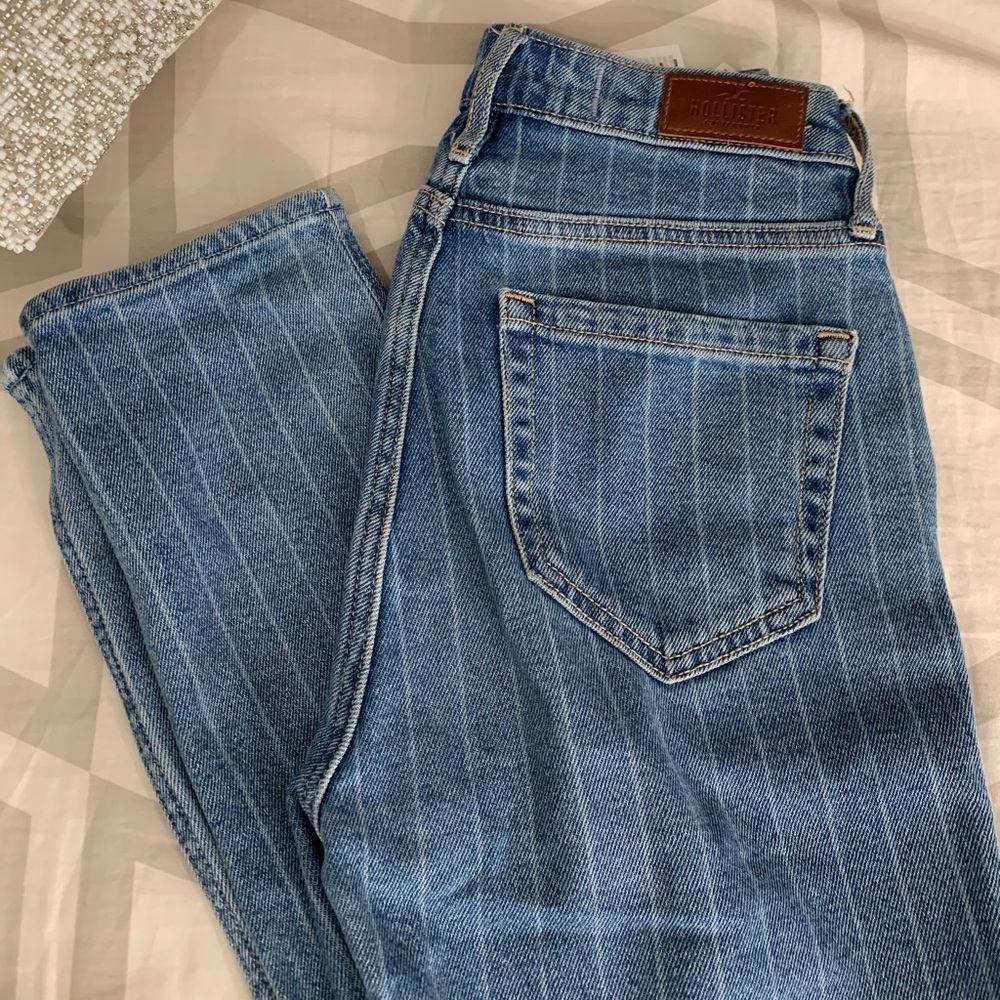 Hollister mom jeans!